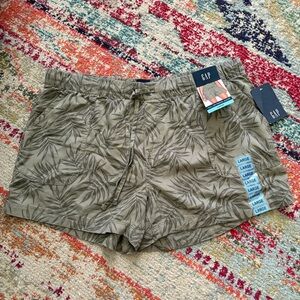 NWT | GAP Khaki Leaf Pattern Tencel Shorts